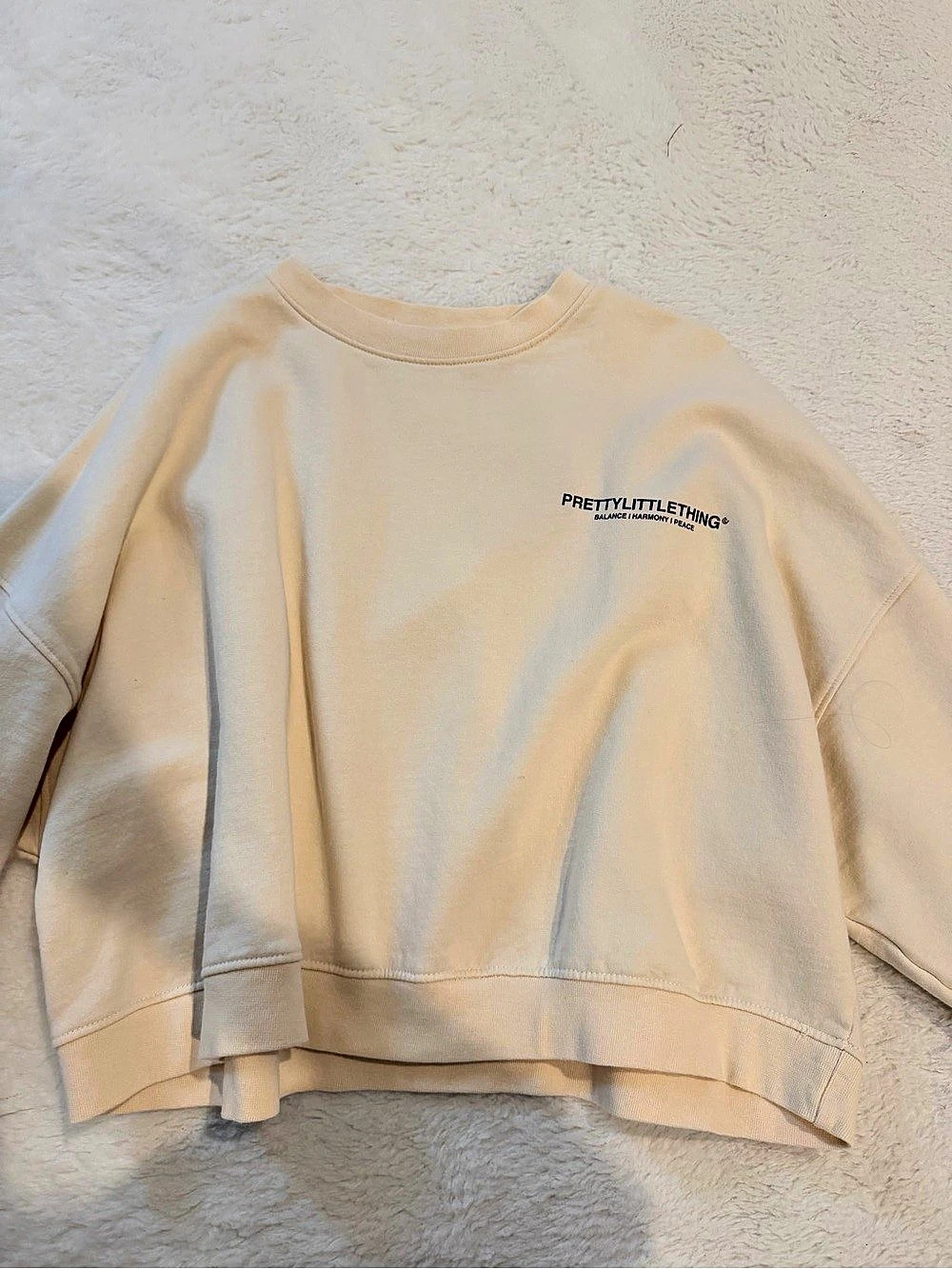 PrettyLittleThing Cream Sweatshirt Like New